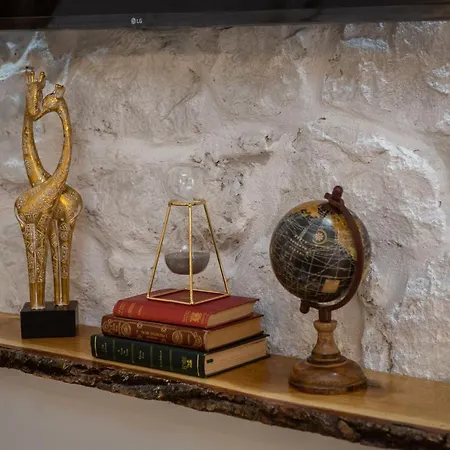 Apartment Jojo - Feel The City's Heartbeat *