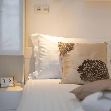 Jojo - Feel The City's Heartbeat Apartment