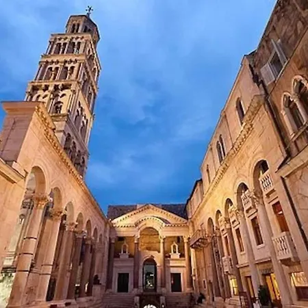 Jojo - Feel The City's Heartbeat Apartment