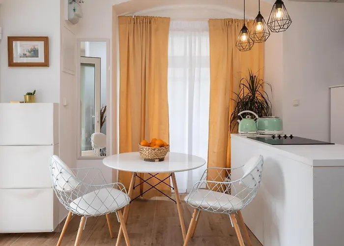 Apartment Jojo - Feel The City's Heartbeat