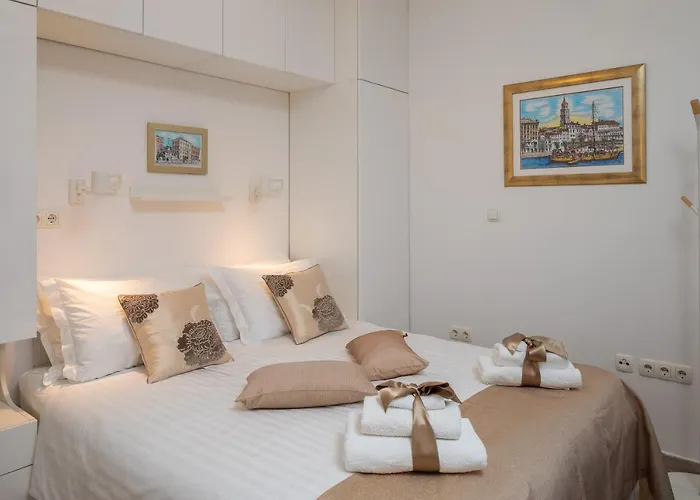 Apartment Jojo - Feel The City's Heartbeat