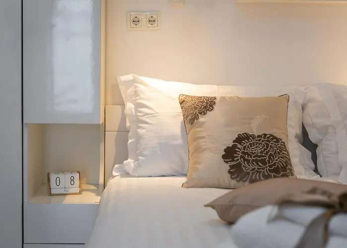 Jojo - Feel The City's Heartbeat Apartment