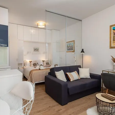 Apartman Jojo - Feel The City's Heartbeat Split