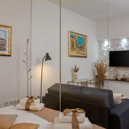 Apartman Jojo - Feel The City's Heartbeat *